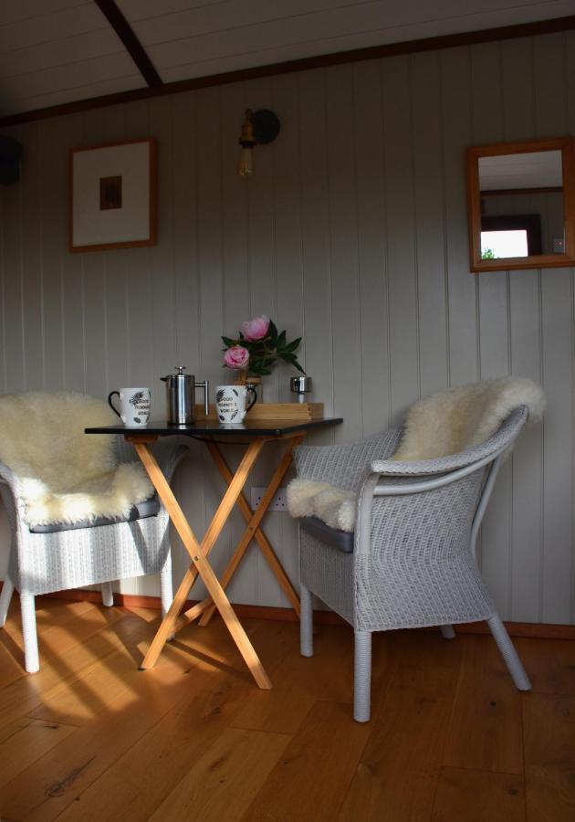 Luxury, Rural Shepherds Hut With Hot Tub Nr Bath Bristol Exterior foto